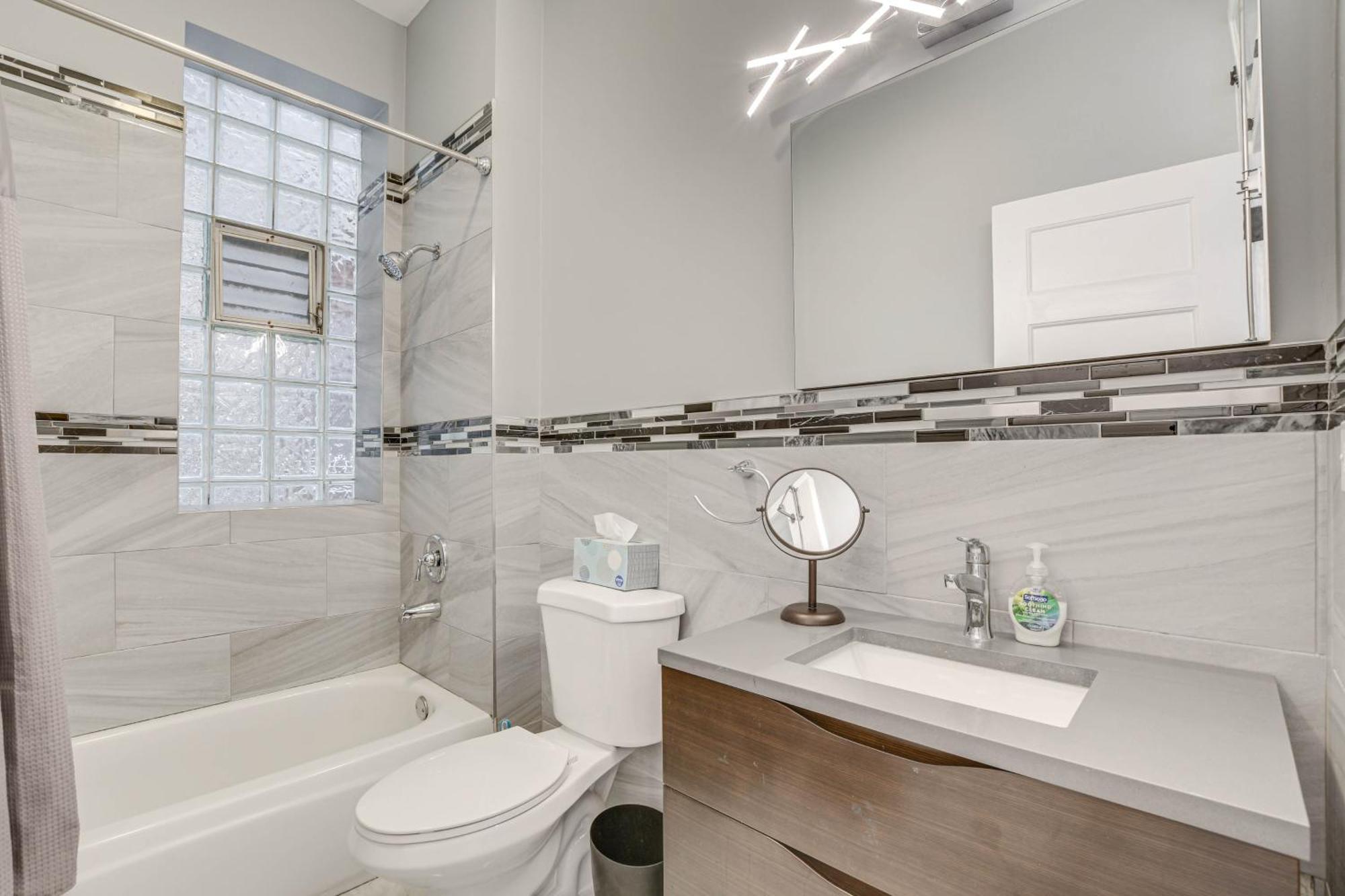Spacious Condo With Deck About 3 Mi To Downtown Chicago! Buitenkant foto